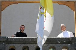 Gi&aacute;o ho&agrave;ng Leo XIV k&ecirc;u gọi Nga - Ukraine ngừng bắn nh&acirc;n đạo