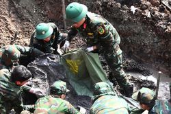 Đ&atilde; quy tập được 789 h&agrave;i cốt liệt sĩ tại C&ocirc;ng vi&ecirc;n L&ecirc; Thị Ri&ecirc;ng