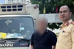 Đi v&agrave;o l&agrave;n khẩn cấp, xe tải kh&ocirc;ng nhường đường cho xe ưu ti&ecirc;n