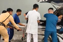 Cảnh s&aacute;t giao th&ocirc;ng mở đường đưa nạn nh&acirc;n bị tai nạn đi cấp cứu