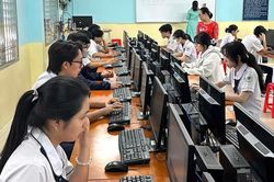 C&aacute;c trường trung học cơ sở, trung học phổ th&ocirc;ng được tổ chức kiểm tra định k&igrave; tr&ecirc;n m&aacute;y t&iacute;nh