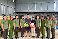Xứng đ&aacute;ng với truyền thống phụ nữ C&ocirc;ng an nh&acirc;n d&acirc;n