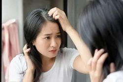 T&oacute;c bạc sớm kh&ocirc;ng chỉ do tuổi t&aacute;c, 5 th&oacute;i quen sai lầm n&ecirc;n thay đổi ngay