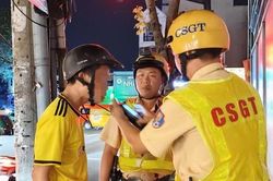 X&acirc;y dựng nếp sống 'Đ&atilde; uống rượu, bia - kh&ocirc;ng l&aacute;i xe':  B&agrave;i 2: Chống đối đo nồng độ cồn - lỗi chồng th&ecirc;m lỗi