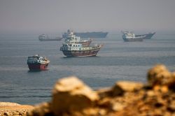 Tin n&oacute;ng thế giới h&ocirc;m nay 20/10: Iran cảnh b&aacute;o về 7 tuyến c&aacute;p ngầm ở Hormuz