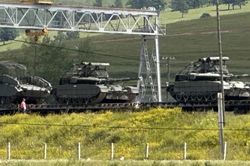 Xe tăng T-80BVM Nga c&oacute; thể &aacute;p s&aacute;t đối thủ trong im lặng?
