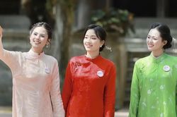 Th&iacute; sinh Hoa hậu Việt Nam 2026 diện &aacute;o d&agrave;i trong thử th&aacute;ch của v&ograve;ng Chung kết