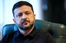 &Ocirc;ng Zelensky: Ukraine đang bị &eacute;p đầu h&agrave;ng