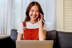 Trung Quốc: Đại học khuyến kh&iacute;ch sinh vi&ecirc;n gọi điện cho người lạ để r&egrave;n sự tự tin