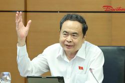 Chủ tịch Quốc hội: Tăng cường kiểm so&aacute;t thuốc l&aacute; điện tử, thuốc l&aacute; nung n&oacute;ng