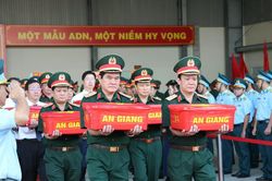 Vận chuyển 8.453 mẫu h&agrave;i cốt liệt sĩ ra H&agrave; Nội để gi&aacute;m định ADN