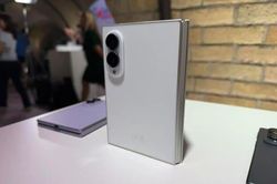 ZFold 8 đắt h&agrave;ng nhờ iPhone Duo