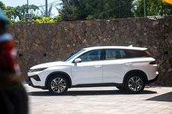 Chênh nhau 50 triệu đồng, hai phiên bản BYD Sealion 5 khác biệt ra sao