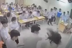 C&uacute; đ&aacute;nh giữa bục giảng v&agrave; giới hạn cuối c&ugrave;ng của ứng xử học đường
