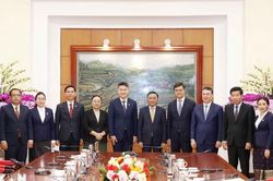 Thường trực Ban B&iacute; thư Trần Cẩm T&uacute; tiếp B&iacute; thư Đo&agrave;n Thanh ni&ecirc;n Nh&acirc;n d&acirc;n C&aacute;ch mạng L&agrave;o
