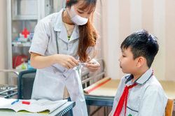 Đề xuất danh mục thuốc, thiết bị y tế thiết yếu d&ugrave;ng trong Ph&ograve;ng y tế của cơ sở gi&aacute;o dục