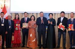 Hội nhập tốt, giữ g&igrave;n t&igrave;nh cảm với qu&ecirc; hương, chung sức x&acirc;y dựng đất nước h&ugrave;ng cường v&agrave; thịnh vượng