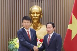 Phó Thủ tướng Lê Tiến Châu tiếp Hiệu trưởng Trường Kinh doanh, Đại học Hongkong (Trung Quốc)