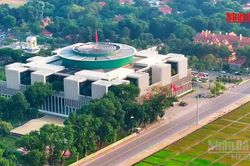 [Video] Ngăn mua b&aacute;n l&ograve;ng v&ograve;ng, n&acirc;ng gi&aacute; thiết bị y tế