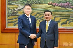 [Ảnh] Thường trực Ban B&iacute; thư Trần Cẩm T&uacute; tiếp Đo&agrave;n đại biểu Trung ương Đo&agrave;n Thanh ni&ecirc;n Nh&acirc;n d&acirc;n C&aacute;ch mạng L&agrave;o
