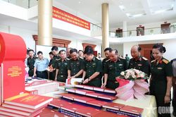 75 năm vững bước dưới cờ Đảng, n&acirc;ng tầm vị thế trong đ&agrave;o tạo c&aacute;n bộ Qu&acirc;n đội đ&aacute;p ứng y&ecirc;u cầu nhiệm vụ
