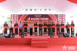 Qu&acirc;n khu 5 kh&aacute;nh th&agrave;nh, b&agrave;n giao 2 nh&agrave; sinh hoạt cộng đồng