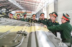 Kiểm tra huấn luyện, sẵn s&agrave;ng chiến đấu của lực lượng tăng thiết gi&aacute;p Trung đo&agrave;n Bộ binh cơ giới 102