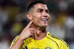 Ronaldo nhận án phạt 'không đủ gãi ngứa'