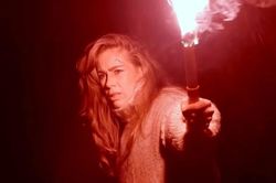 'Ng&ocirc;i sao' của 'Game of Thrones' g&acirc;y t&ograve; m&ograve; khi đ&oacute;ng phim về nh&acirc;n vật tuổi thơ Bambi theo phong c&aacute;ch kinh dị