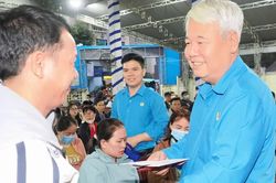 TPHCM chăm lo tết cho c&ocirc;ng nh&acirc;n kh&oacute; khăn từ ng&agrave;y 15-11