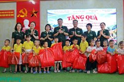 Gửi y&ecirc;u thương đến người d&acirc;n bi&ecirc;n giới