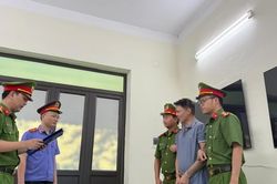 Ph&uacute; Thọ: Bắt tạm giam người cha h&agrave;nh hạ hai con g&aacute;i ruột