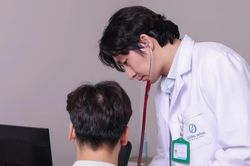 B&aacute;c sĩ truy t&igrave;m 'thủ phạm' khiến người đ&agrave;n &ocirc;ng &iacute;t nhậu, chăm thể thao vẫn bị gan nhiễm mỡ độ 3