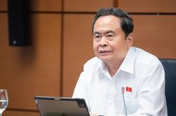 Chủ tịch Quốc hội: Mở rộng khu vực cấm kh&oacute;i thuốc, xử phạt nghi&ecirc;m như kinh nghiệm từ Singapore