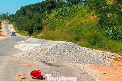 Vừa đưa vào sử dụng, đường tránh trung tâm Cao Bằng đã nham nhở ổ gà