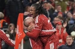 Liverpool thoát hiểm ngoạn mục ở Champions League