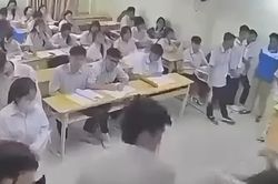 Bắt giữ nam sinh hành hung cô giáo trong lớp học ở Hà Nội