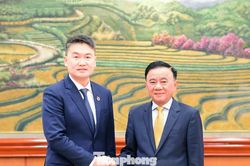 Thường trực Ban B&iacute; thư Trần Cẩm T&uacute; tiếp đo&agrave;n đại biểu T.Ư Đo&agrave;n TNNDCM L&agrave;o