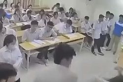 Bắt khẩn cấp nam sinh h&agrave;nh hung khiến gi&aacute;o vi&ecirc;n nhập viện