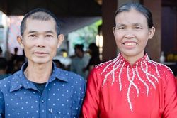 Thấy 4 đứa trẻ nheo nhóc, người phụ nữ ở Nghệ An về làm mẹ kế, thương yêu 23 năm