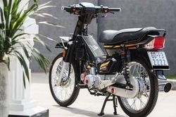 Honda Dream Thái biển VIP, 4 lần dọn với dàn đồ hiệu chất chơi