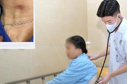 Người phụ nữ đi cấp cứu với dấu hiệu lạ ở cổ