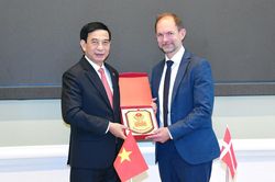 Việt Nam v&agrave; Đan Mạch cần mở rộng hợp t&aacute;c c&ocirc;ng nghiệp quốc ph&ograve;ng