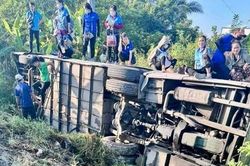Người đ&agrave;n &ocirc;ng tử vong, &ocirc; t&ocirc; chở c&ocirc;ng nh&acirc;n lật ngang sau tai nạn ở Cần Thơ