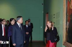 Tổng B&iacute; thư, Chủ tịch nước v&agrave; Phu nh&acirc;n tham quan Bảo t&agrave;ng Glyptotek của Đan Mạch