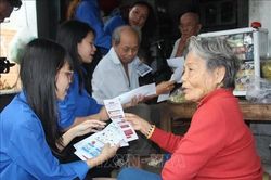 Kh&ocirc;ng để người yếu thế đứng ngo&agrave;i nền kinh tế số
