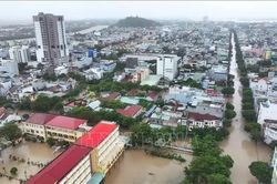 Chủ động ph&ograve;ng tr&aacute;nh thi&ecirc;n tai, kh&ocirc;ng để người d&acirc;n bị động trước mưa lũ