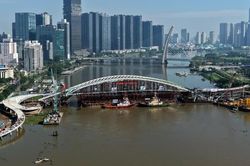 Cầu đi bộ bắc qua s&ocirc;ng S&agrave;i G&ograve;n hợp long th&agrave;nh c&ocirc;ng