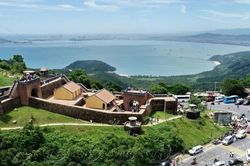Núi cao xanh, biển quê thắm biếc