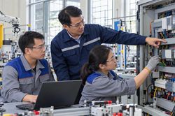 Sở GD&ĐT H&agrave; Nội c&ocirc;ng khai danh s&aacute;ch nh&agrave; gi&aacute;o ti&ecirc;u biểu với cấp gi&aacute;o dục nghề nghiệp, gi&aacute;o dục đại học